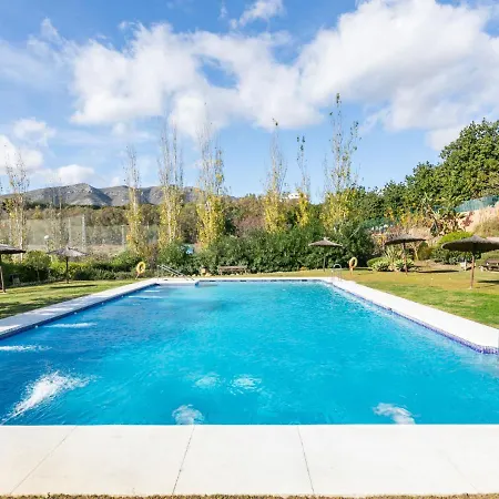 Modern In With Swimming Pool 公寓